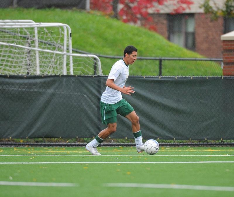 Men’s soccer splits week’s games, now tied for 3rd place