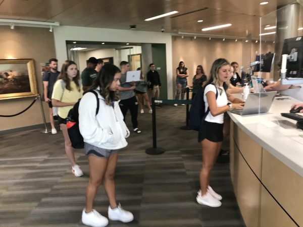 Students waiting in line at the IT Service Desk this Monday.