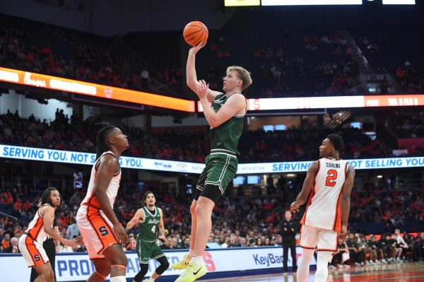 Syracuse Scrapes by To Hold Off Le Moyne in Season Opener, 86-82